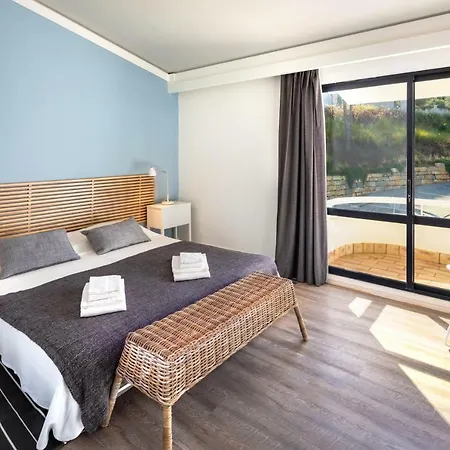 Victory Village Beach T1 *